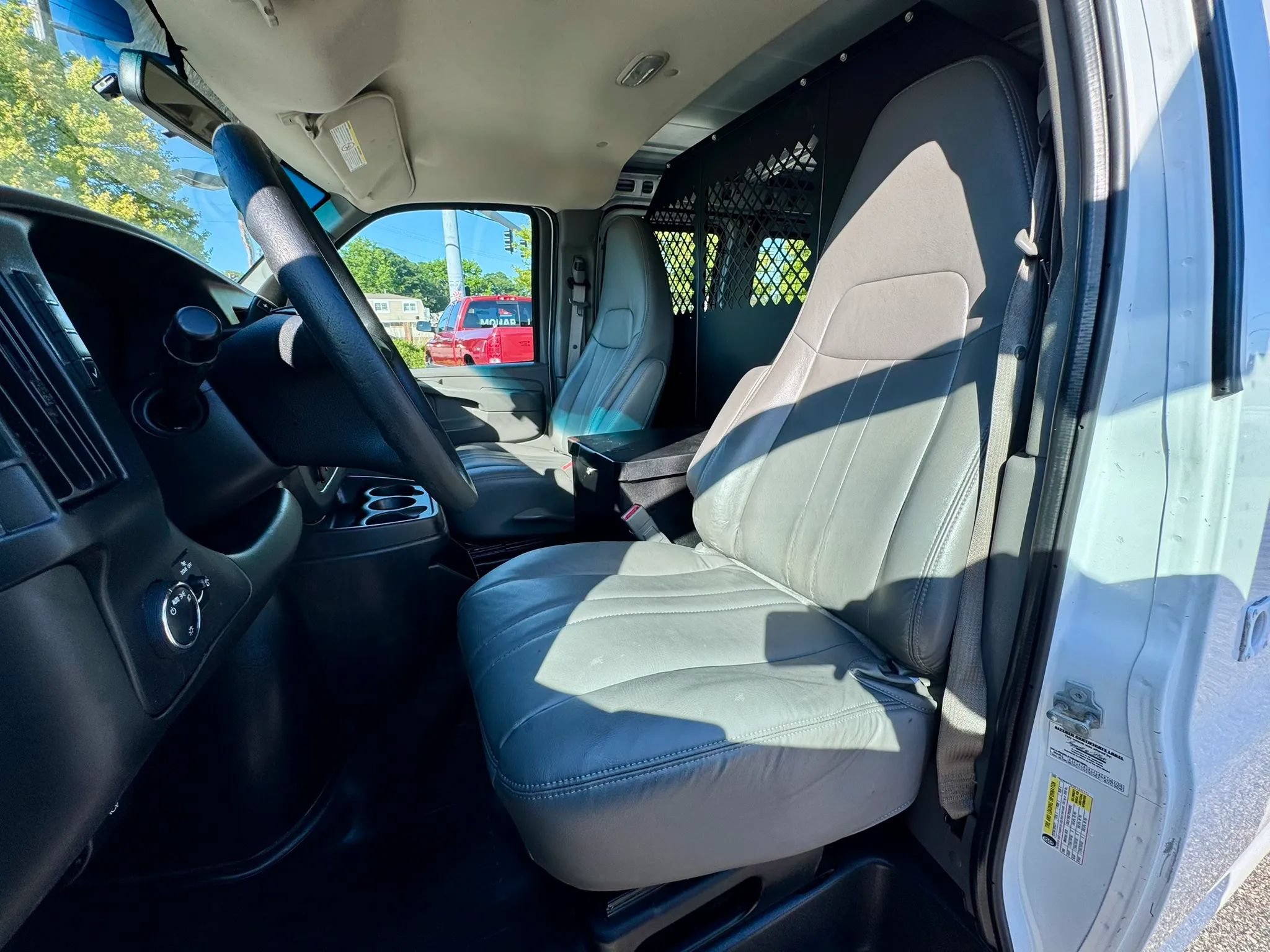 Used 2015 Chevrolet Express 2500 RWD image 9