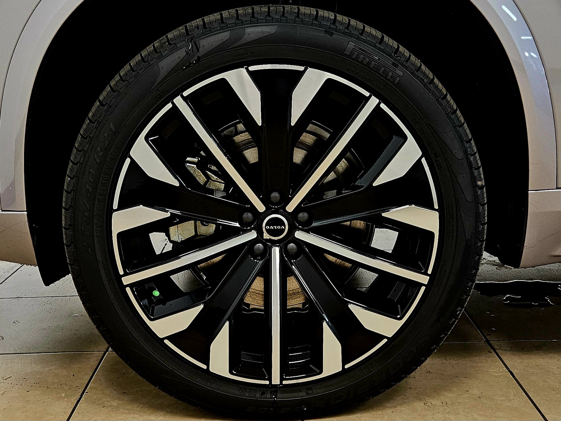New 2026 Volvo XC90 B5 Plus w/ Protection Package AWD/4WD image 48