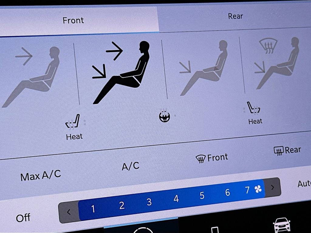 Used 2023 Chrysler Pacifica Touring-L image 30