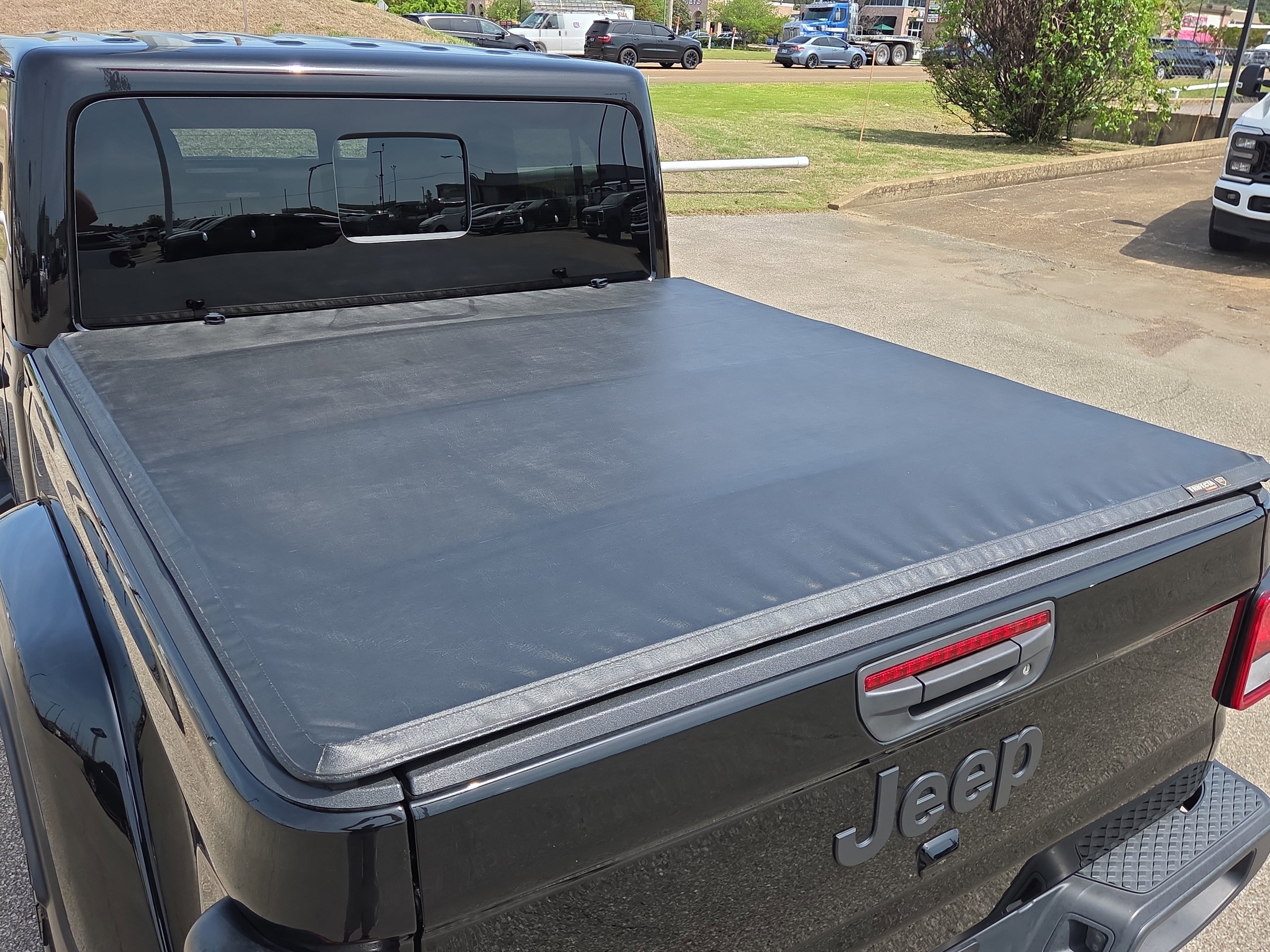 Used 2024 Jeep Gladiator Sport image 14