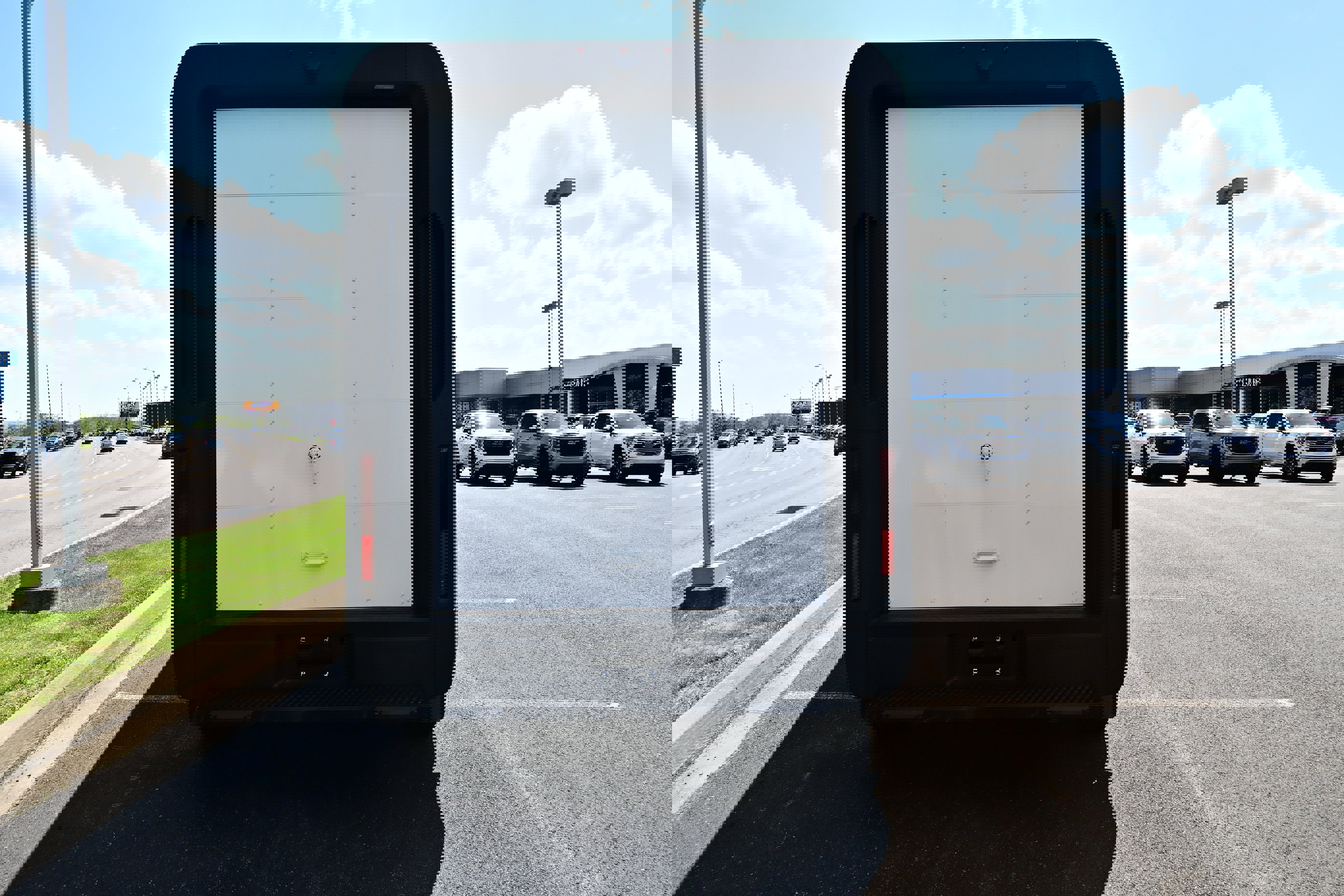 Used 2024 Chevrolet Brightdrop 400 w/ Commercial Equipment Package AWD/4WD image 7