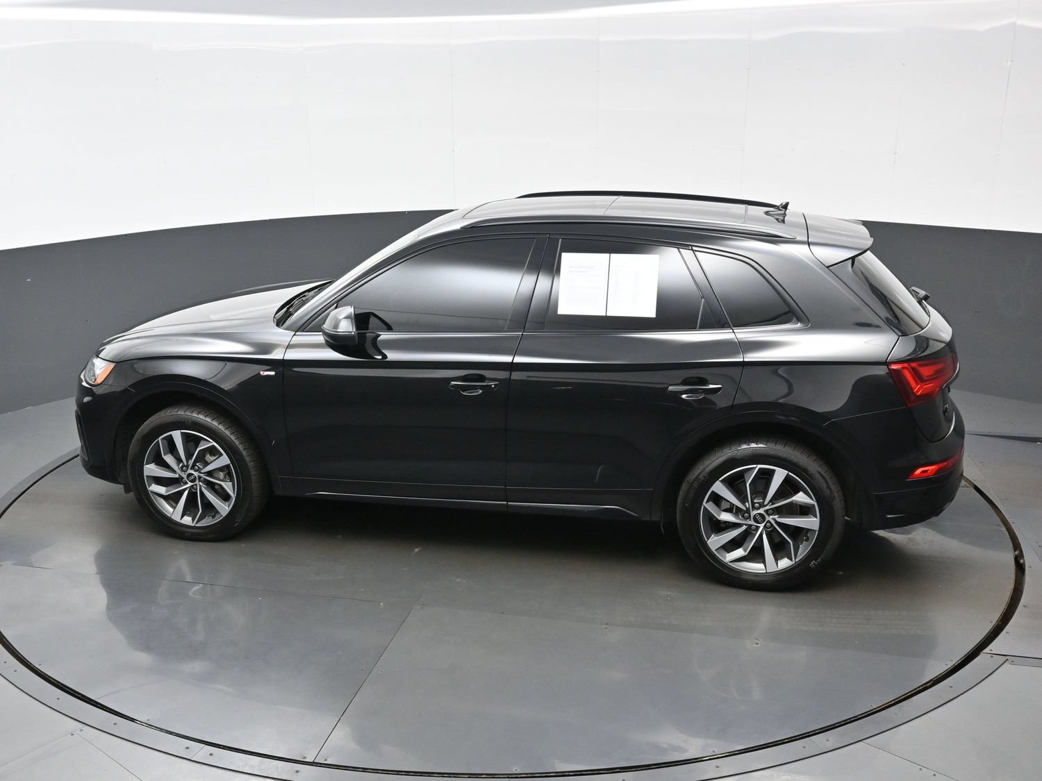 Used 2024 Audi Q5 2.0T Premium w/ Summer of Audi Package AWD/4WD image 38