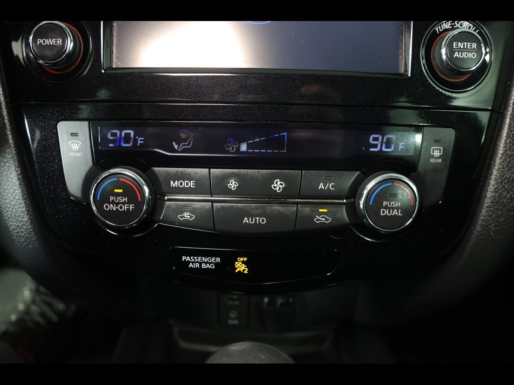 Used 2016 Nissan Rogue SV w/ SV Premium Package image 23