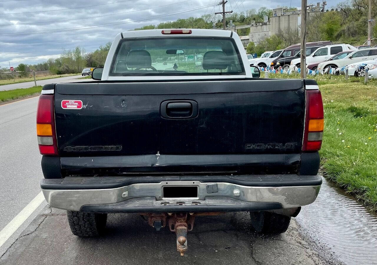 Used 2002 Chevrolet Silverado 2500 4x4 Regular Cab image 11