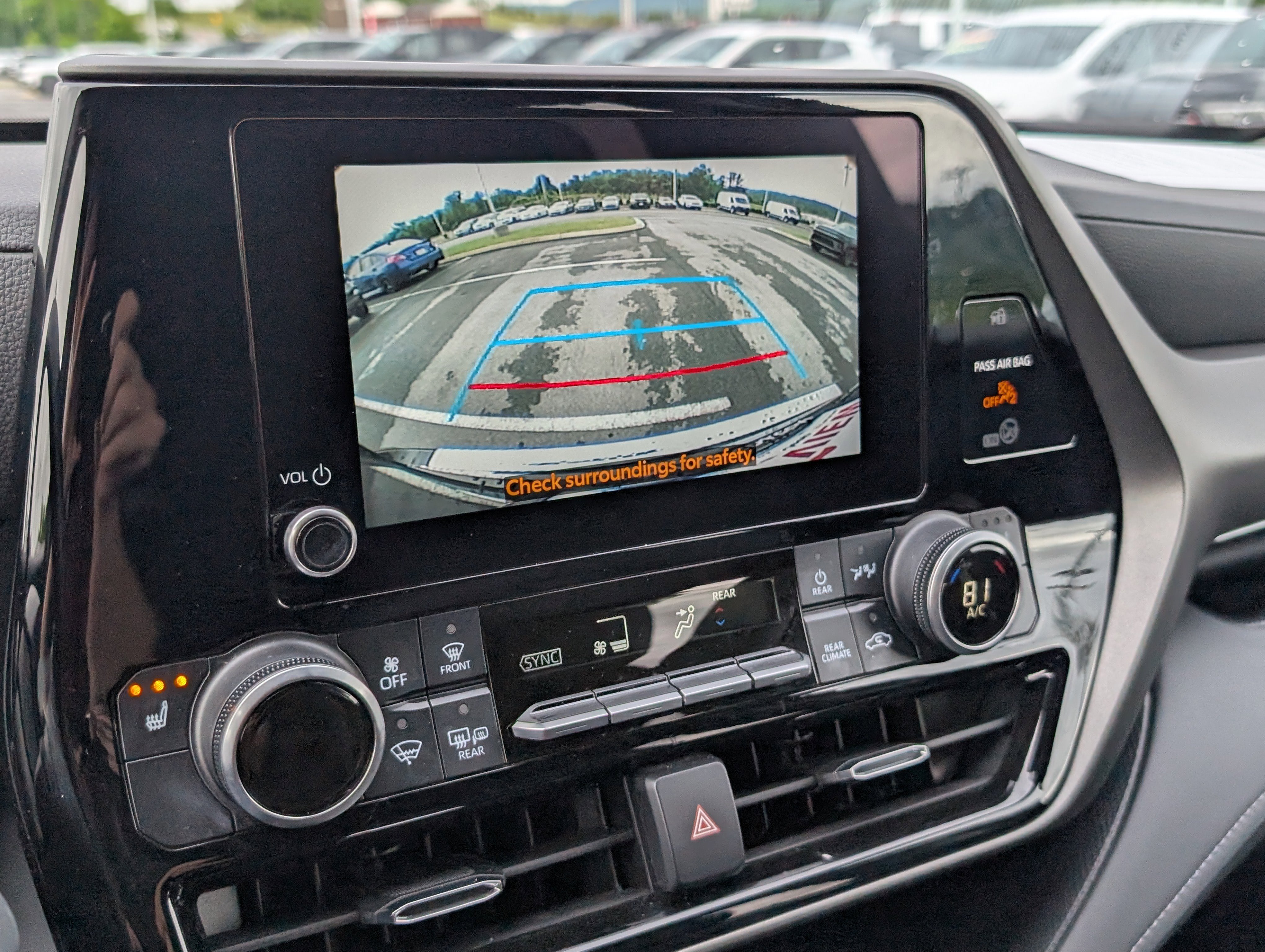 Used 2023 Toyota Highlander XLE FWD image 16