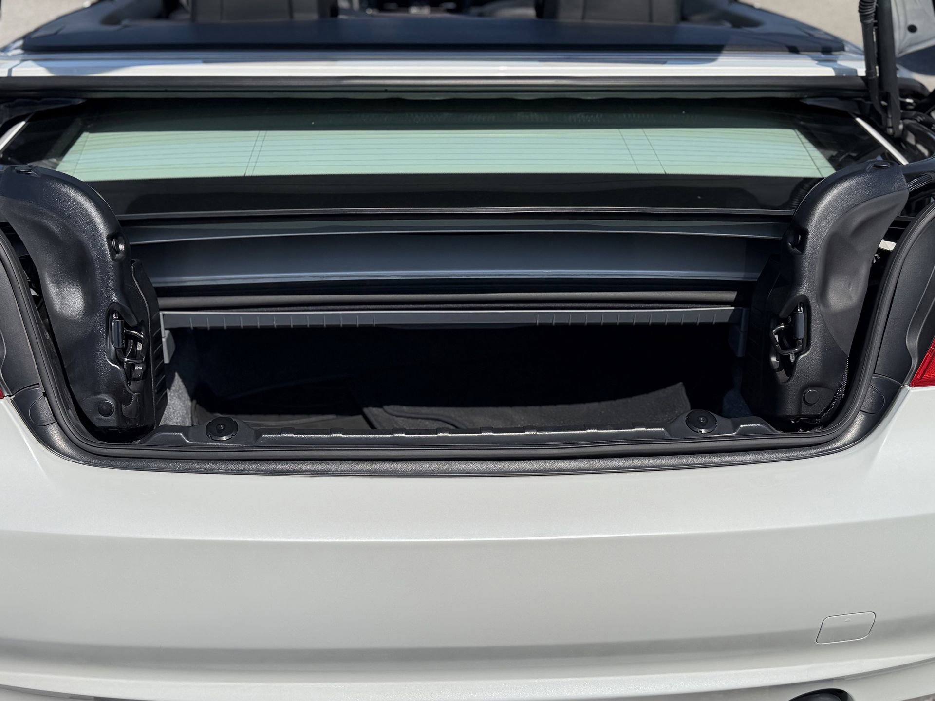 Used 2011 BMW 335i Convertible image 4