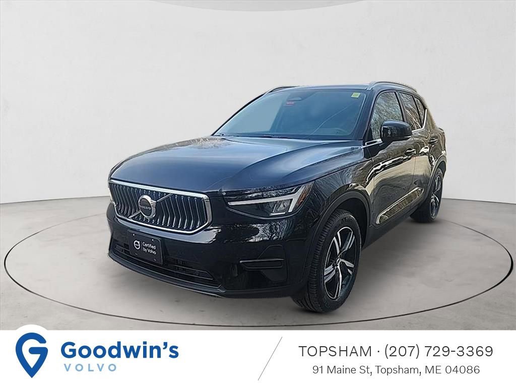 Certified 2025 Volvo XC40 B5 Core AWD/4WD image 1