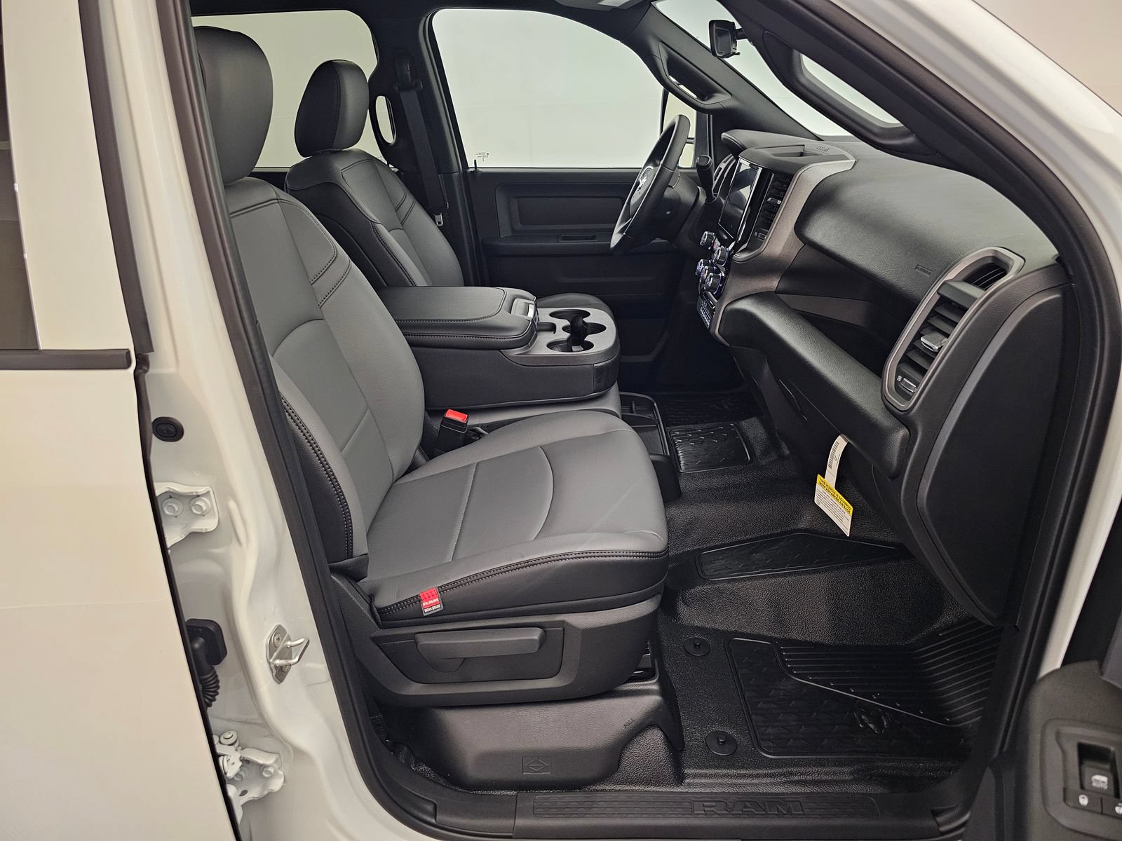 New 2026 RAM 5500 Tradesman AWD/4WD image 24