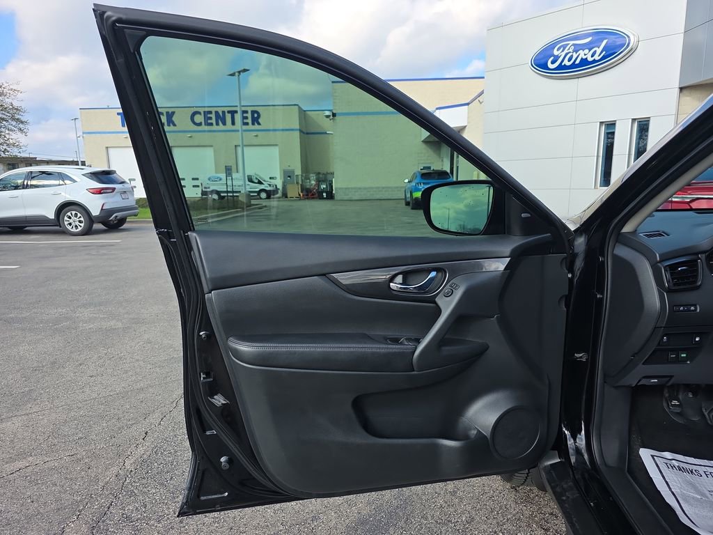 Used 2018 Nissan Rogue S image 14