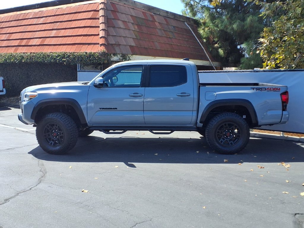 Used 2019 Toyota Tacoma TRD Off-Road w/ Exterior Package AWD/4WD image 3