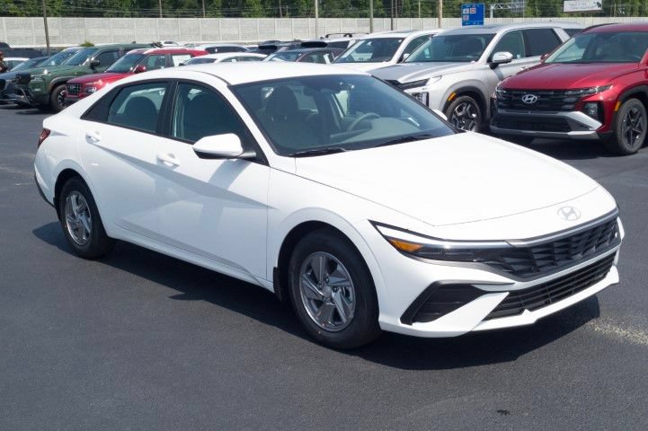 New 2026 Hyundai Elantra SE FWD image 3