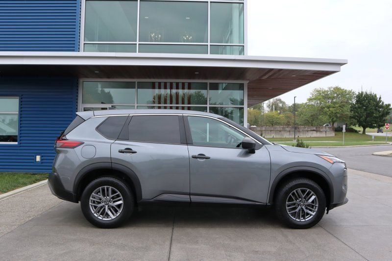 Used 2023 Nissan Rogue S image 2