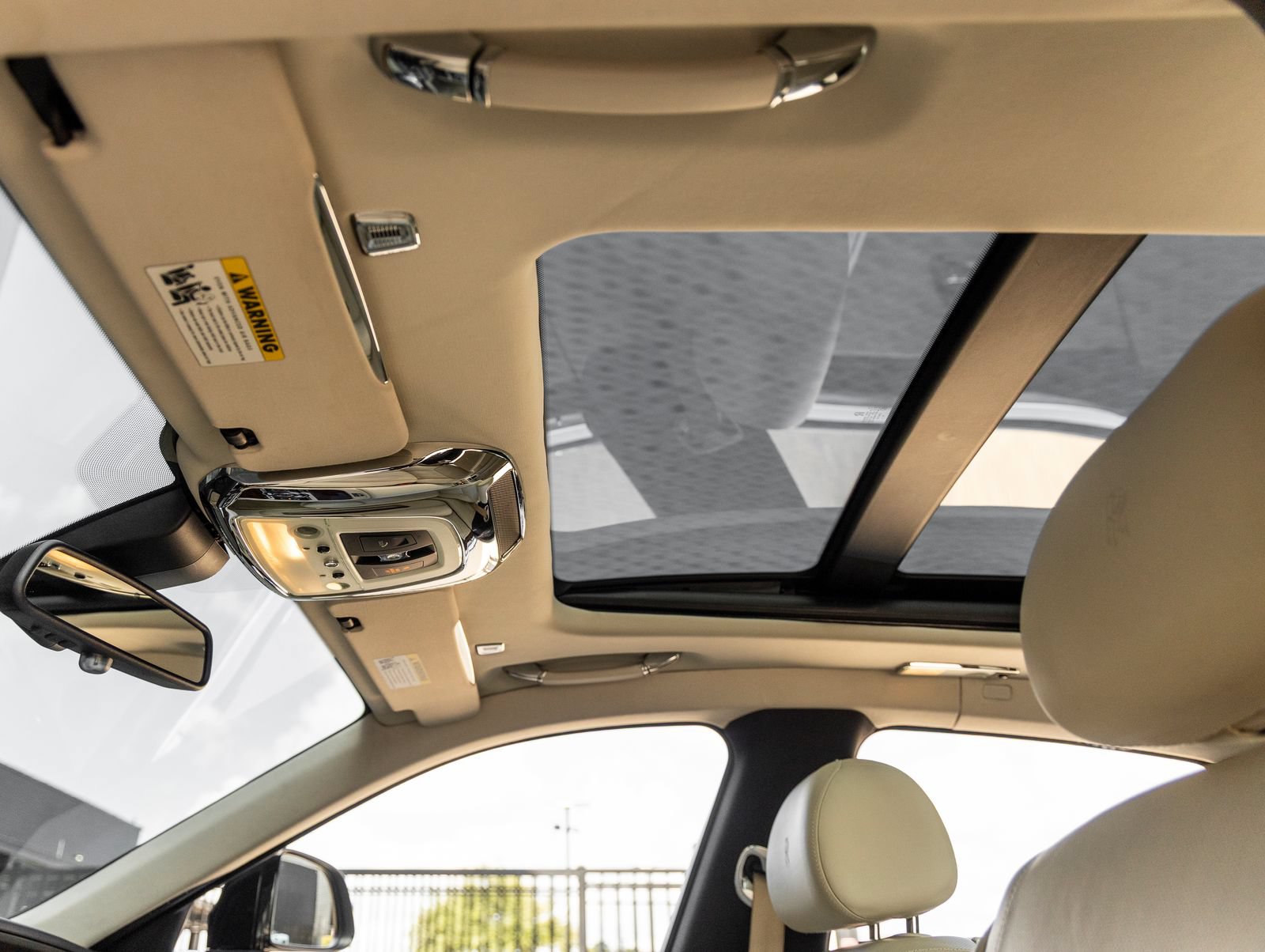 Used 2015 Rolls-Royce Ghost RWD image 28