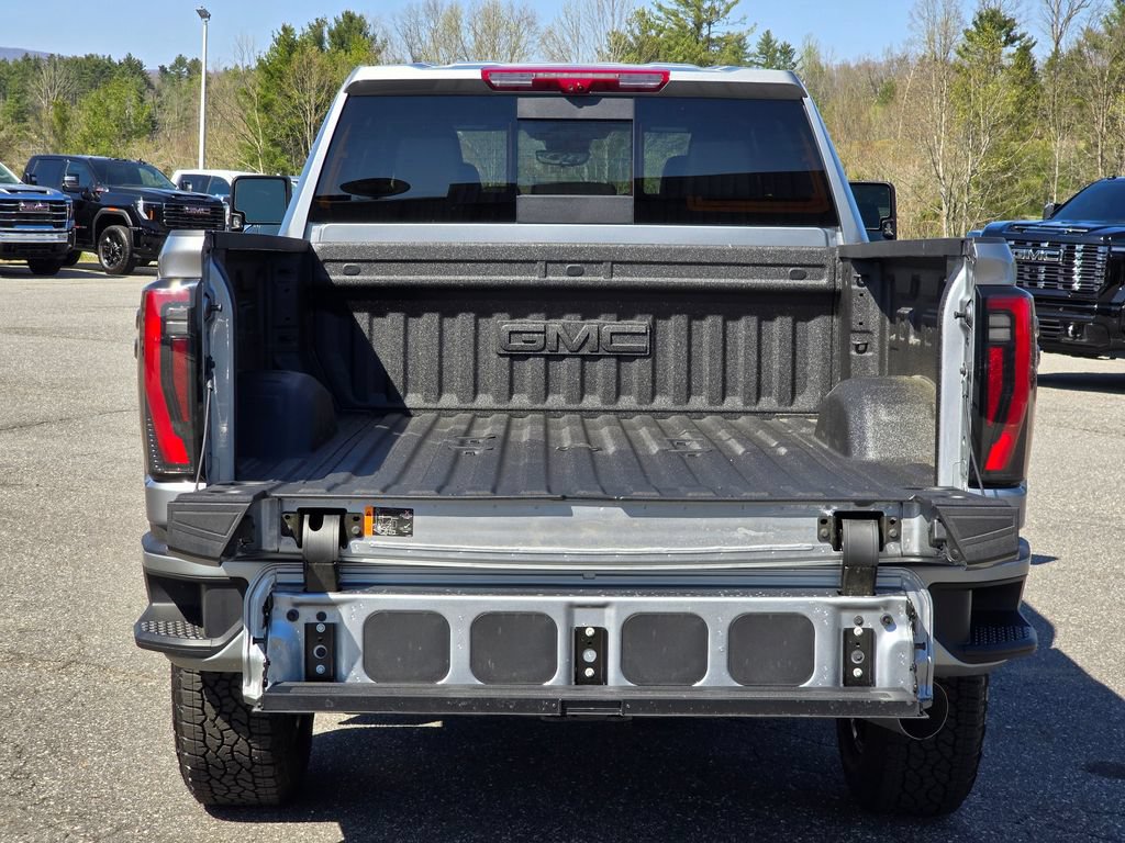 New 2026 GMC Sierra 2500 AT4 w/ AT4 Premium Plus Package AWD/4WD image 17