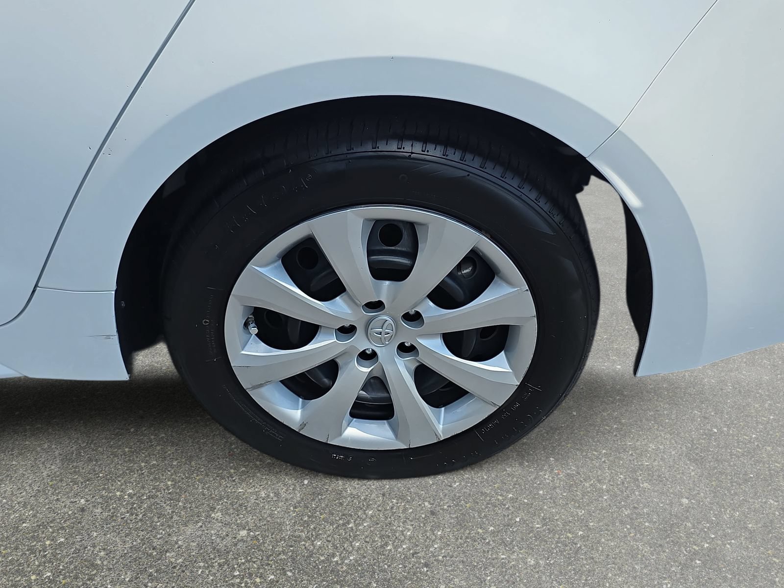 Used 2022 Toyota Corolla LE FWD image 31