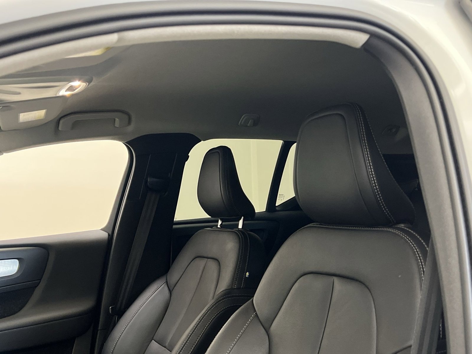 Used 2021 Volvo XC40 T5 Momentum w/ Premium Package image 22