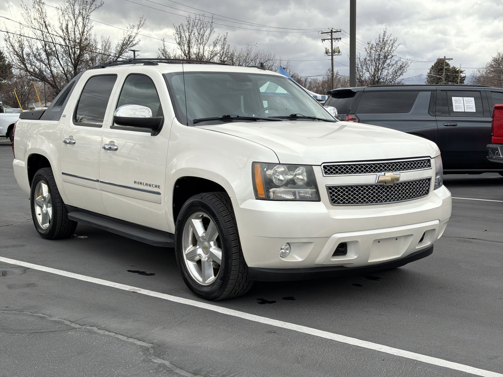 Used 2011 Chevrolet Avalanche LTZ image 8