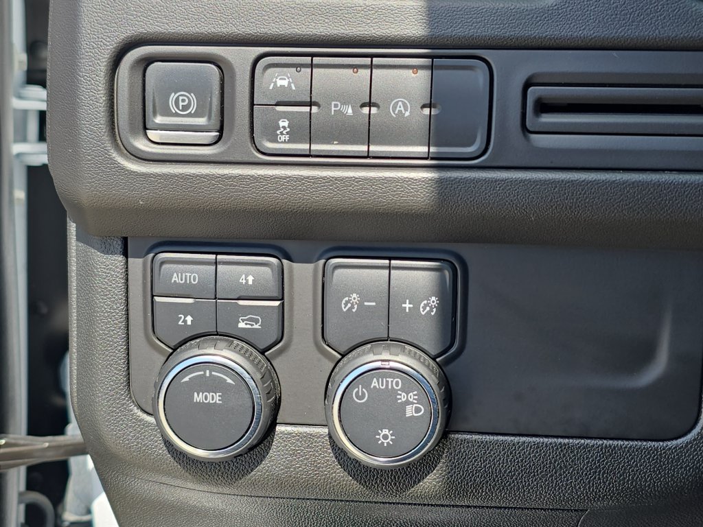 Used 2024 Chevrolet Suburban RST AWD/4WD image 30