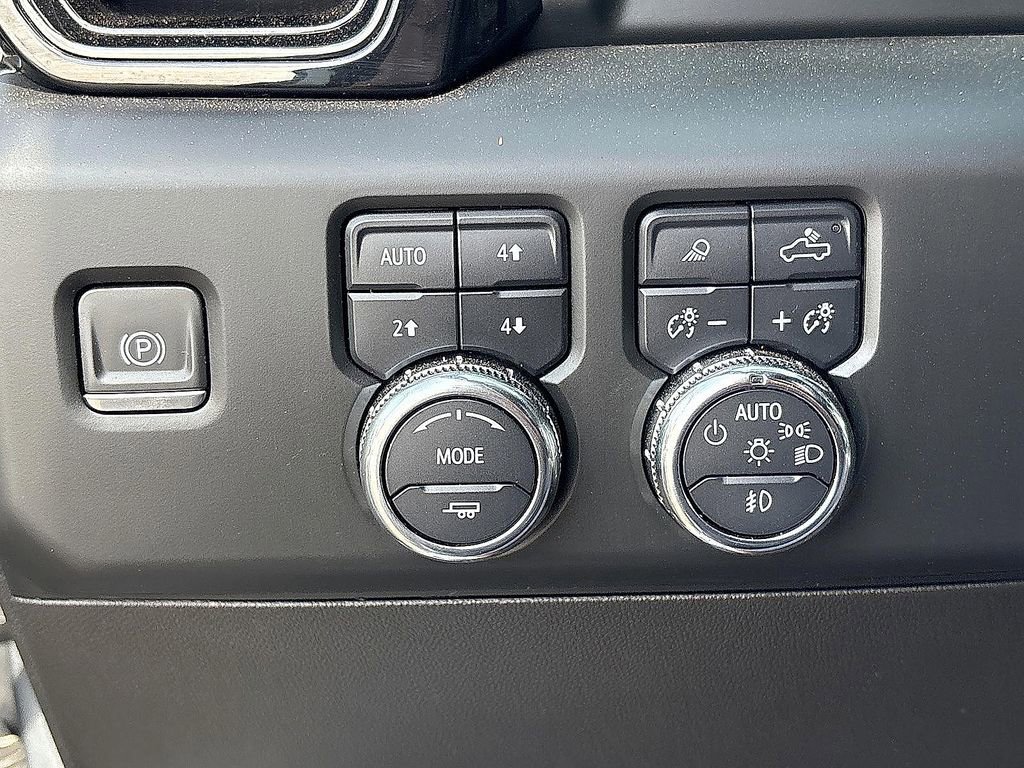 Used 2024 GMC Sierra 1500 AT4 w/ Technology Package AWD/4WD image 15