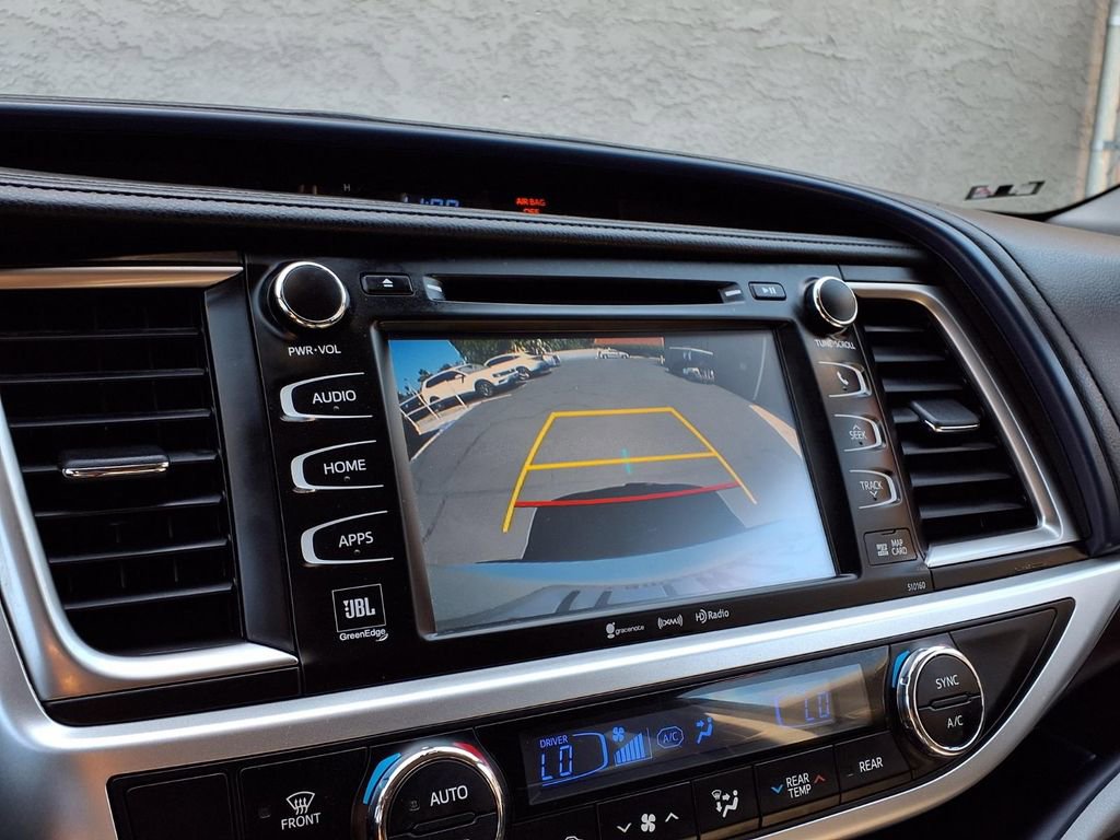 Used 2016 Toyota Highlander Limited w/ Driver Technology Package FWD image 9