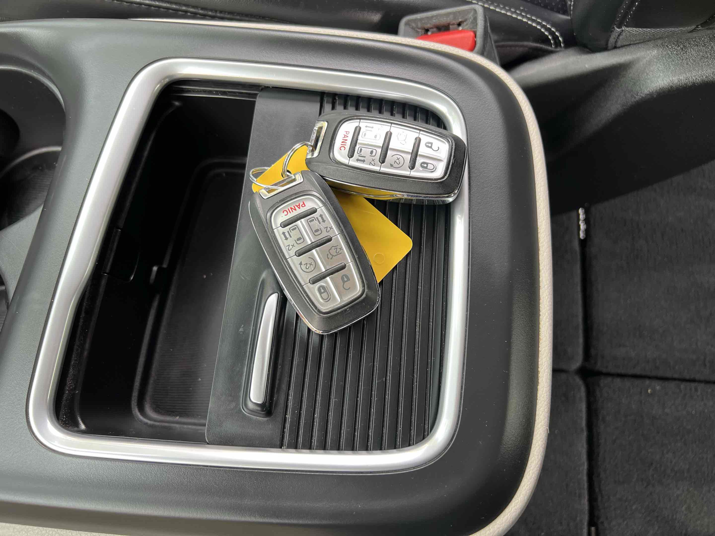 Used 2023 Chrysler Pacifica Touring-L image 10