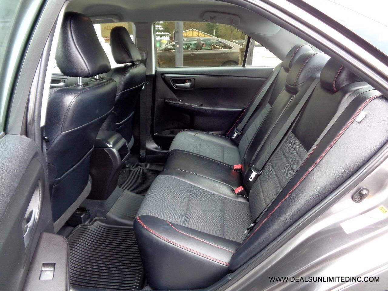 Used 2016 Toyota Camry SE FWD image 14