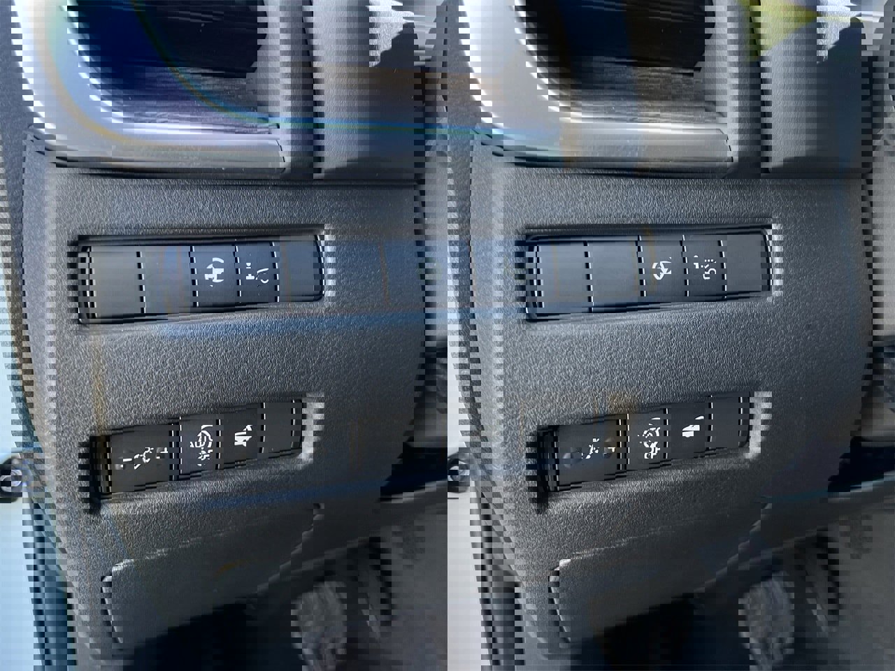 Certified 2025 Nissan Rogue Platinum w/ Tech Package image 14