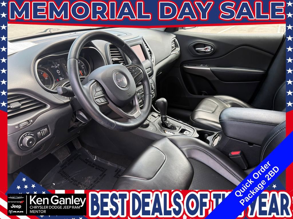 Used 2019 Jeep Cherokee Latitude Plus w/ Cold Weather Group AWD/4WD image 18