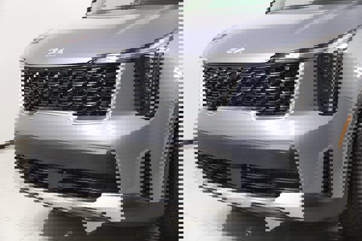 Used 2025 Kia Sorento LX image 50