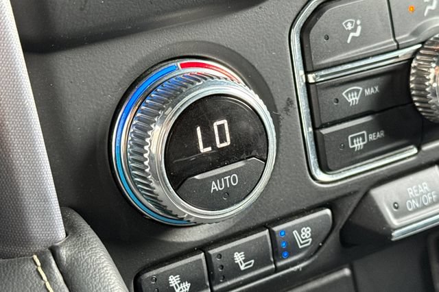 Used 2024 GMC Yukon XL SLT RWD image 30