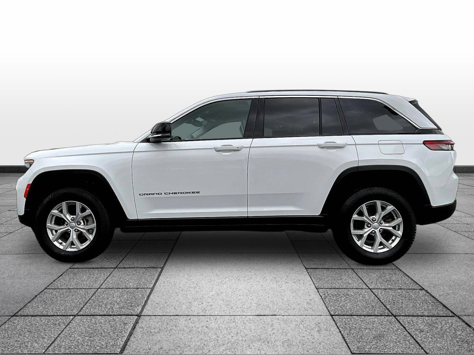 Used 2023 Jeep Grand Cherokee Limited AWD/4WD image 8