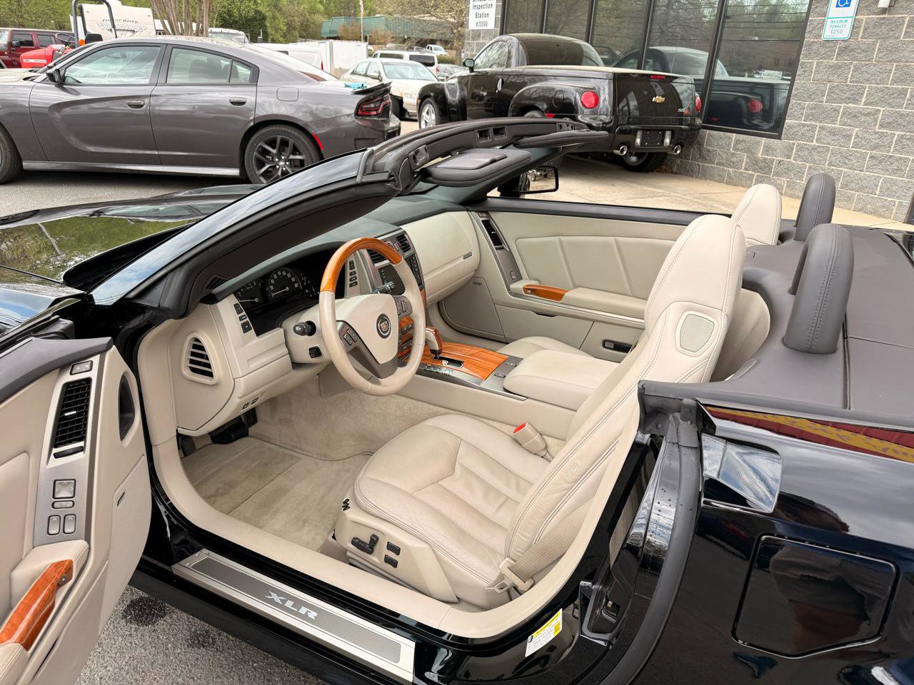 Used 2006 Cadillac XLR image 10