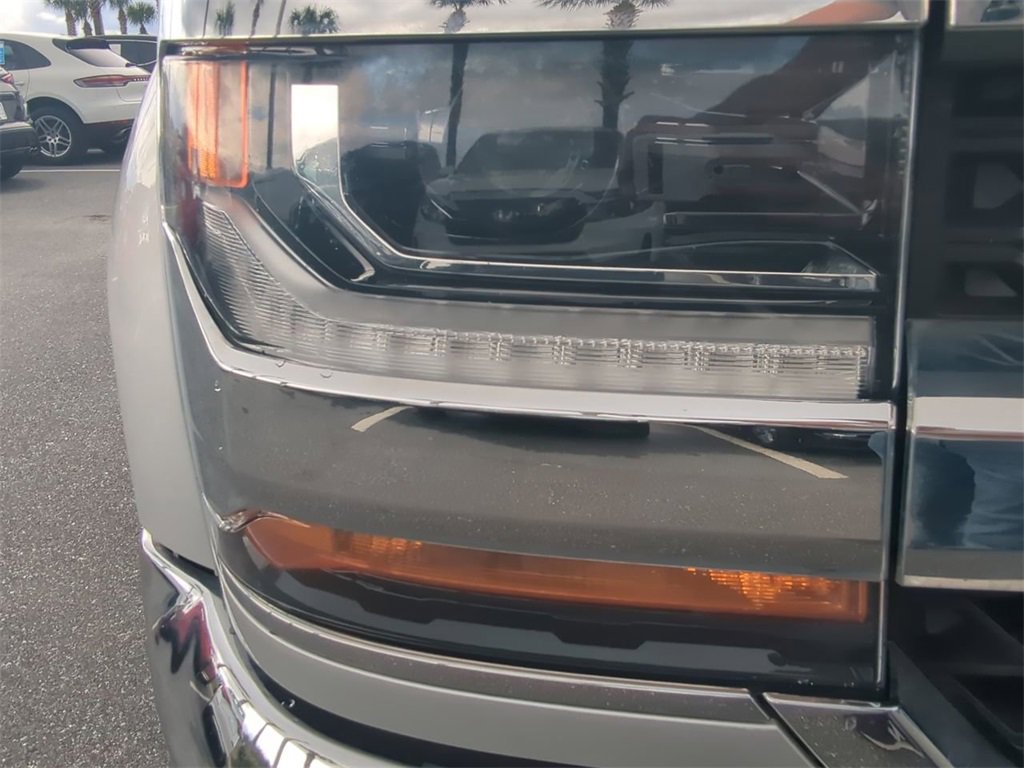 Used 2018 Chevrolet Silverado 1500 LT w/ All Star Edition image 9