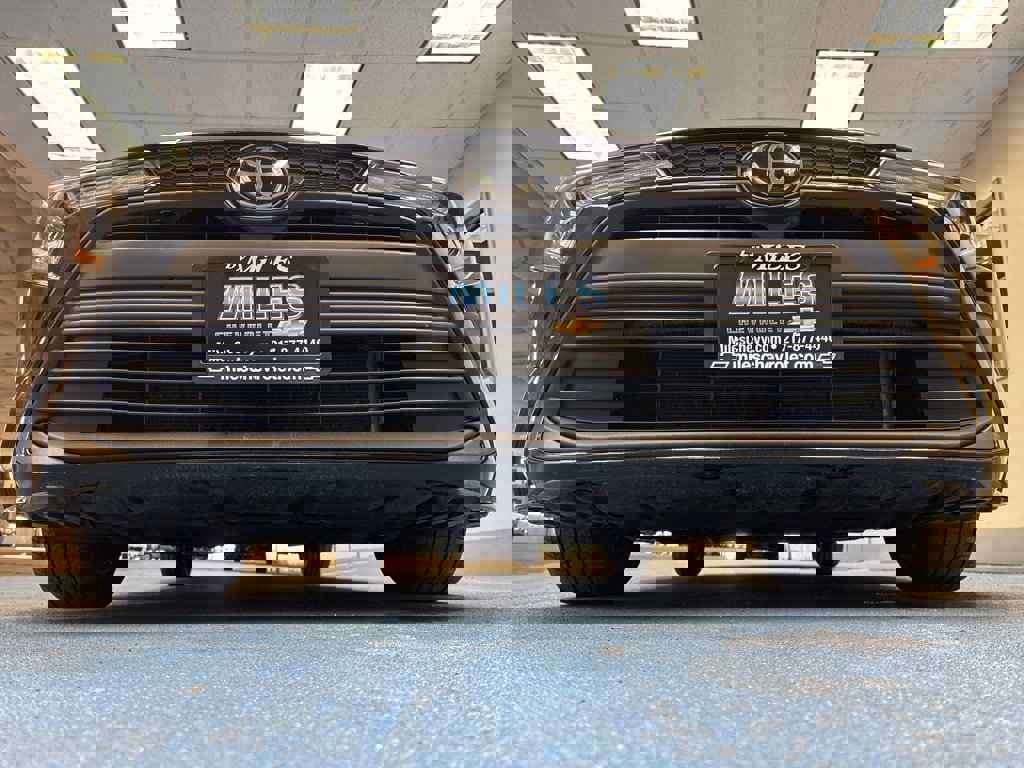 Used 2025 Toyota Corolla LE image 13