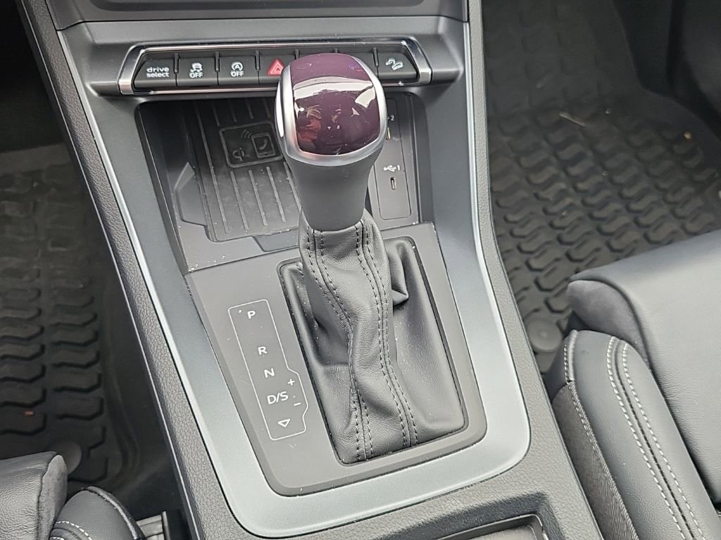 Certified 2025 Audi Q3 2.0T Premium w/ Convenience Package AWD/4WD image 8
