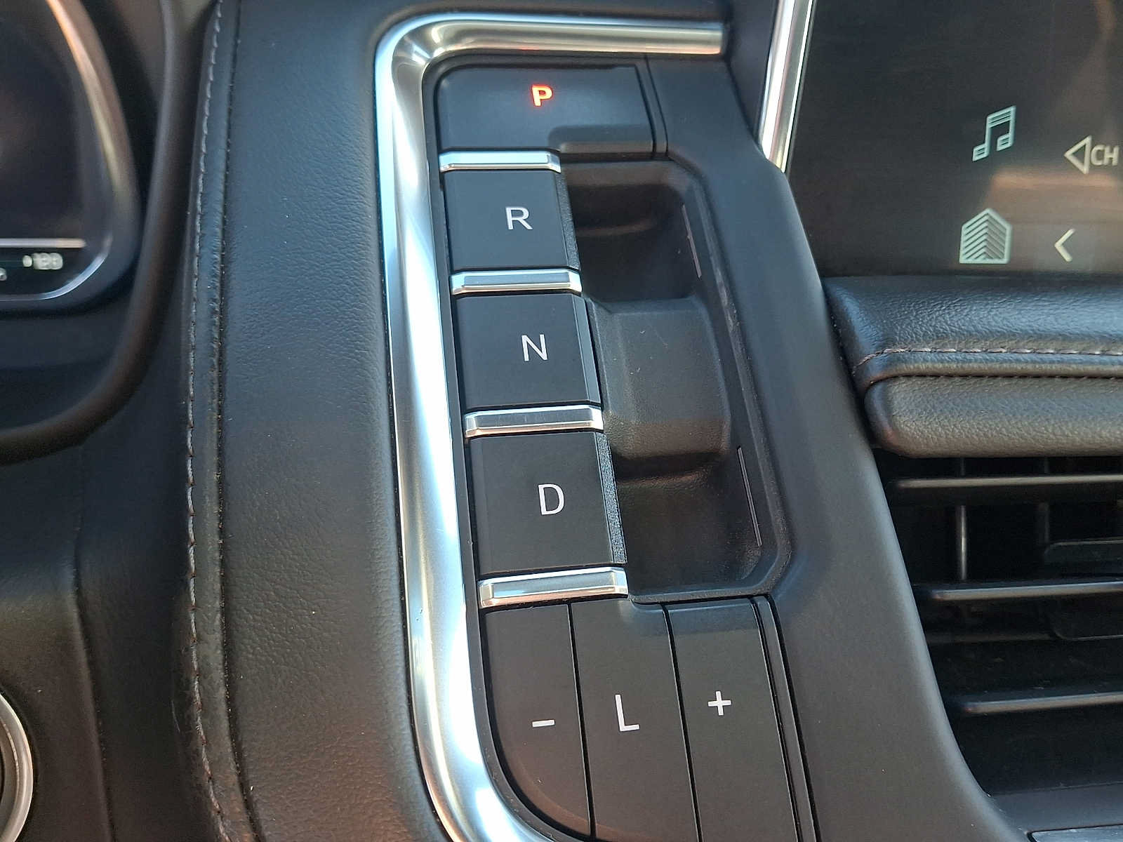 Used 2023 Chevrolet Tahoe LT AWD/4WD image 16