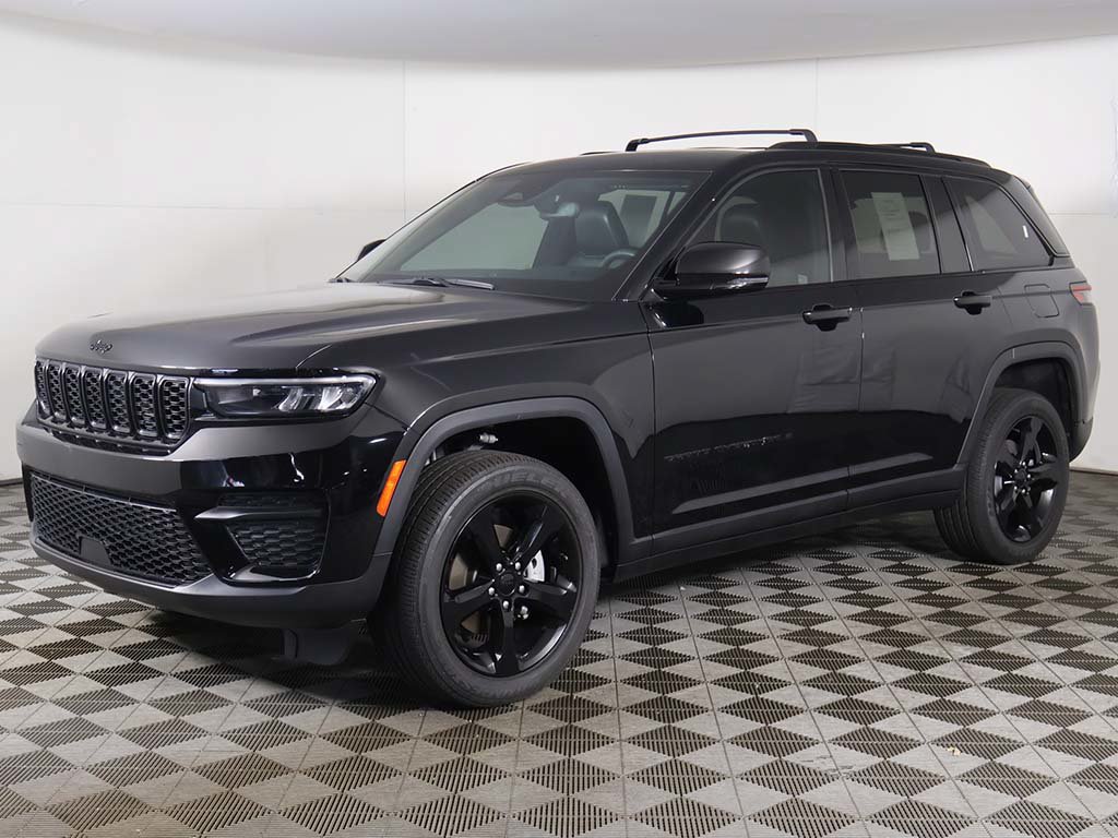 Used 2023 Jeep Grand Cherokee Altitude AWD/4WD image 7