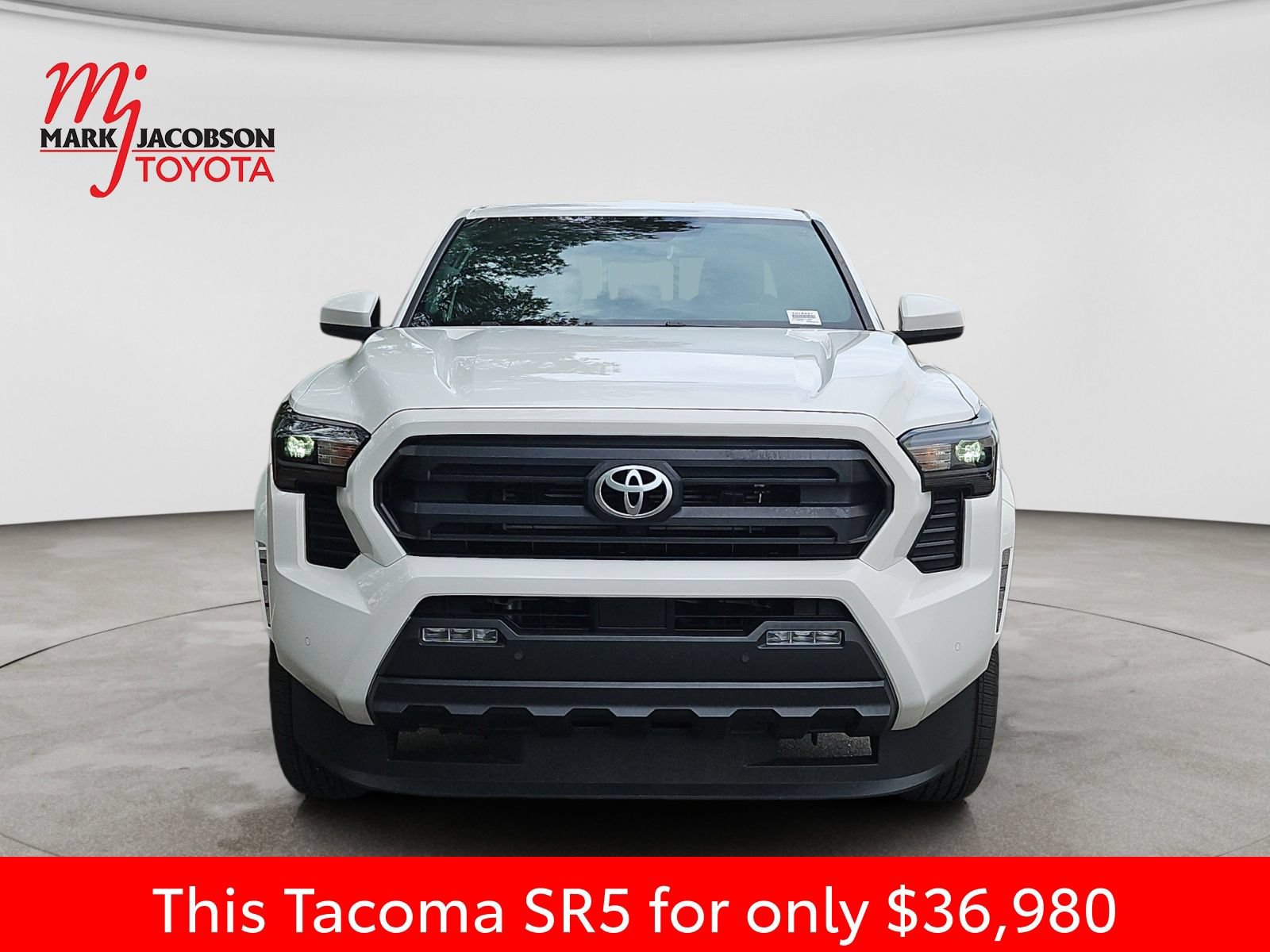Used 2024 Toyota Tacoma SR5 AWD/4WD image 3