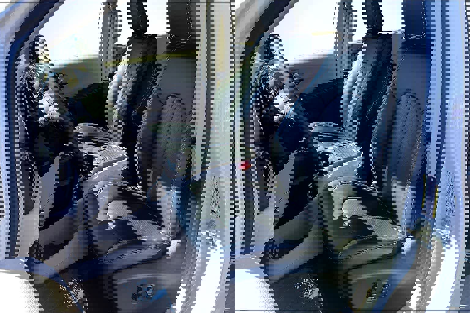 Used 2024 Chrysler Pacifica Touring-L image 11