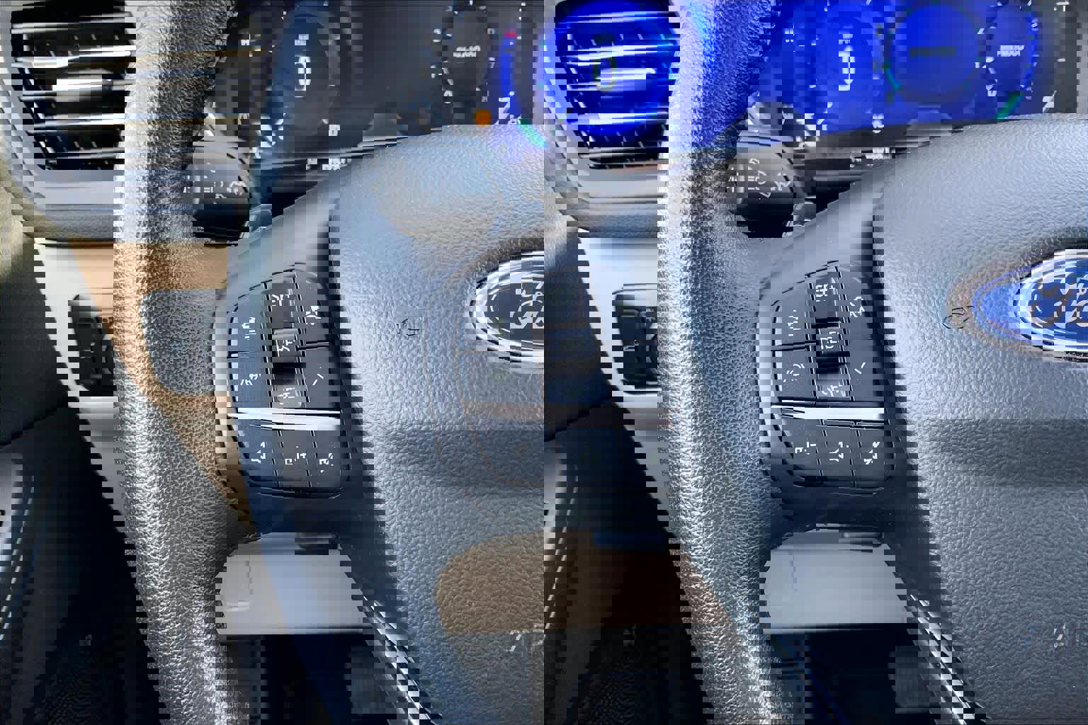 Used 2020 Ford Escape Titanium image 24