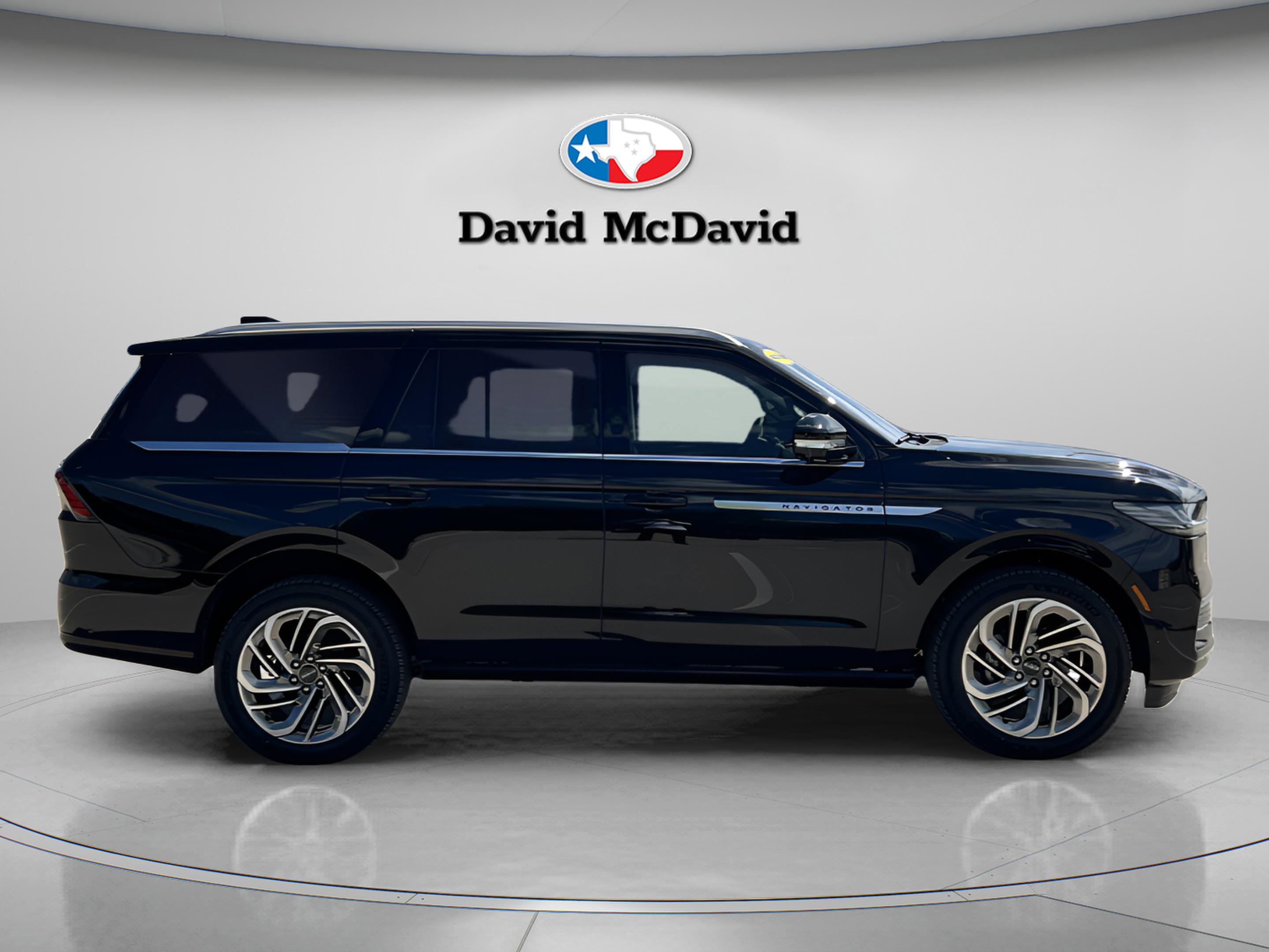 New 2025 Lincoln Navigator Reserve image 8