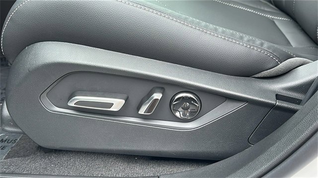 Used 2025 Acura RDX SH-AWD image 11