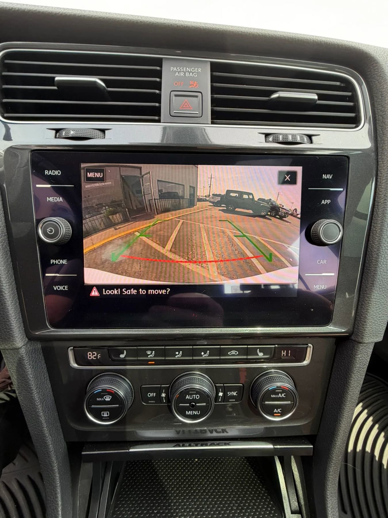 Used 2018 Volkswagen Golf Alltrack SEL image 23