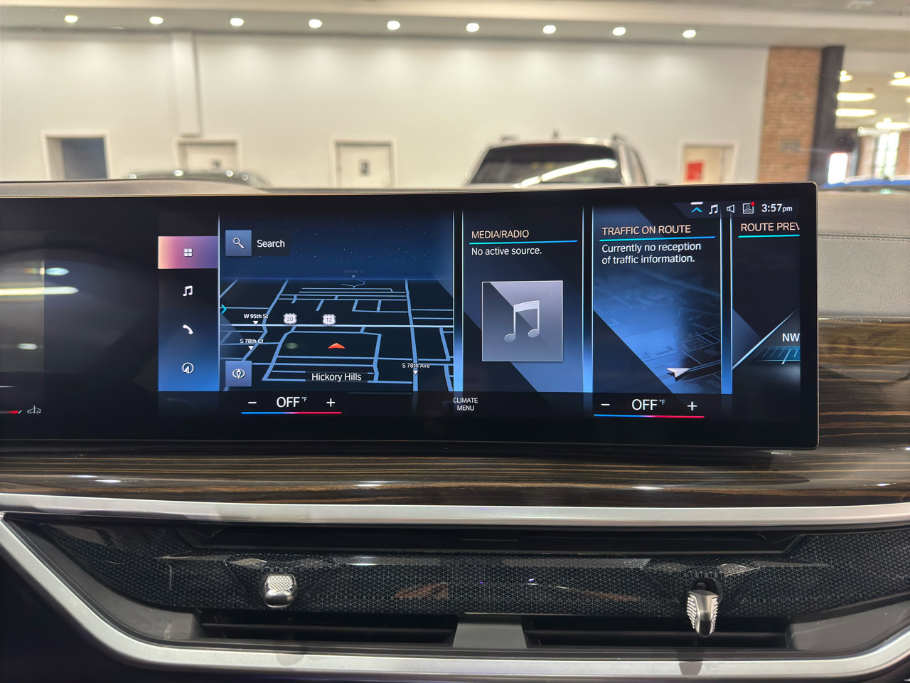 Used 2023 BMW X7 xDrive40i w/ Premium Package image 38