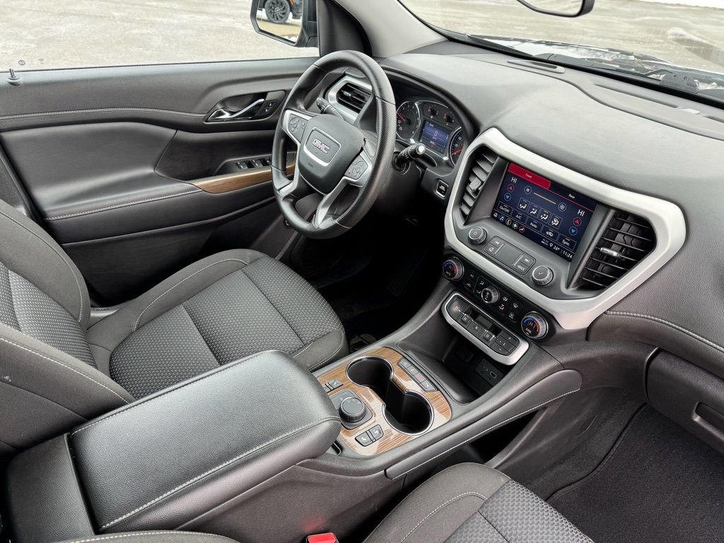Used 2023 GMC Acadia SLE w/ Driver Convenience Package FWD image 18