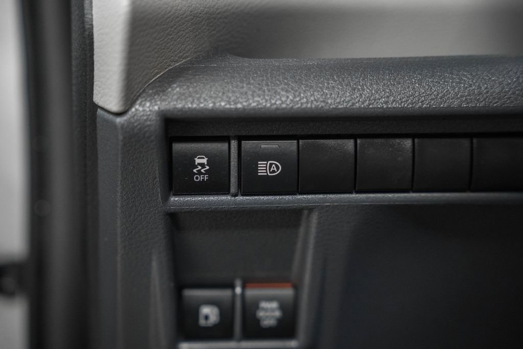 Used 2023 Toyota Sienna LE image 38