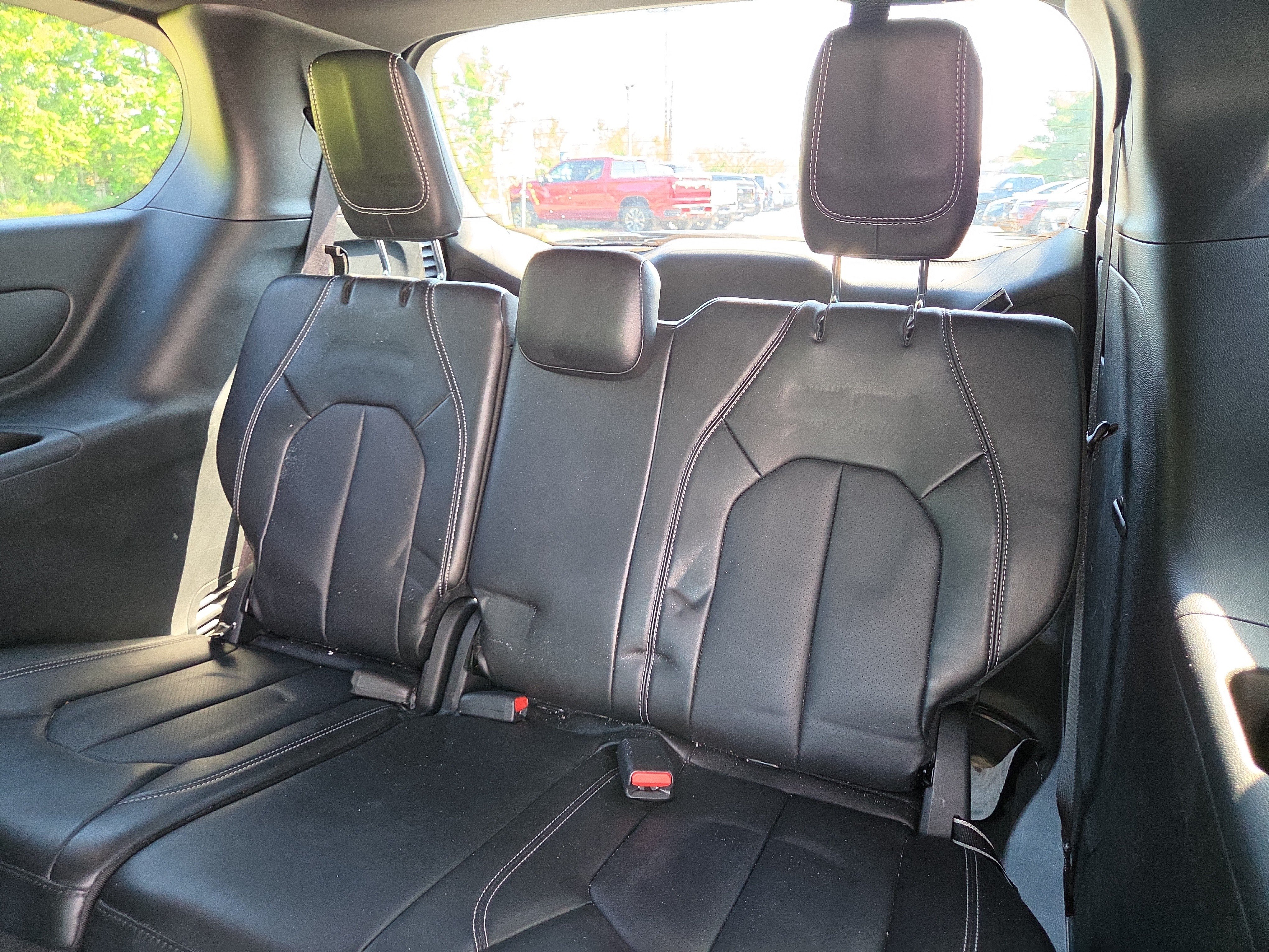 Used 2025 Chrysler Pacifica Select FWD image 13