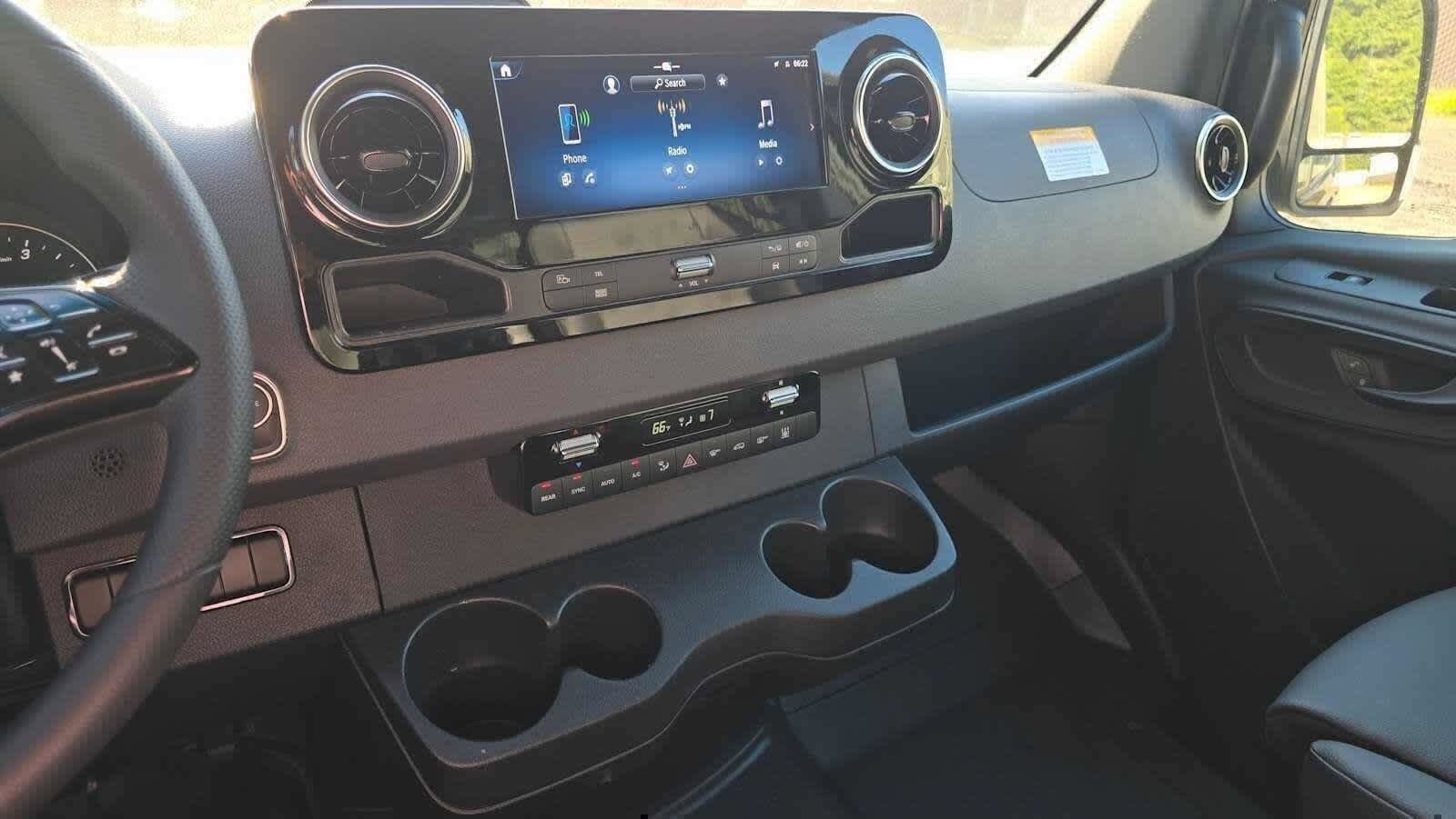 Used 2025 Mercedes-Benz Sprinter 2500 image 34
