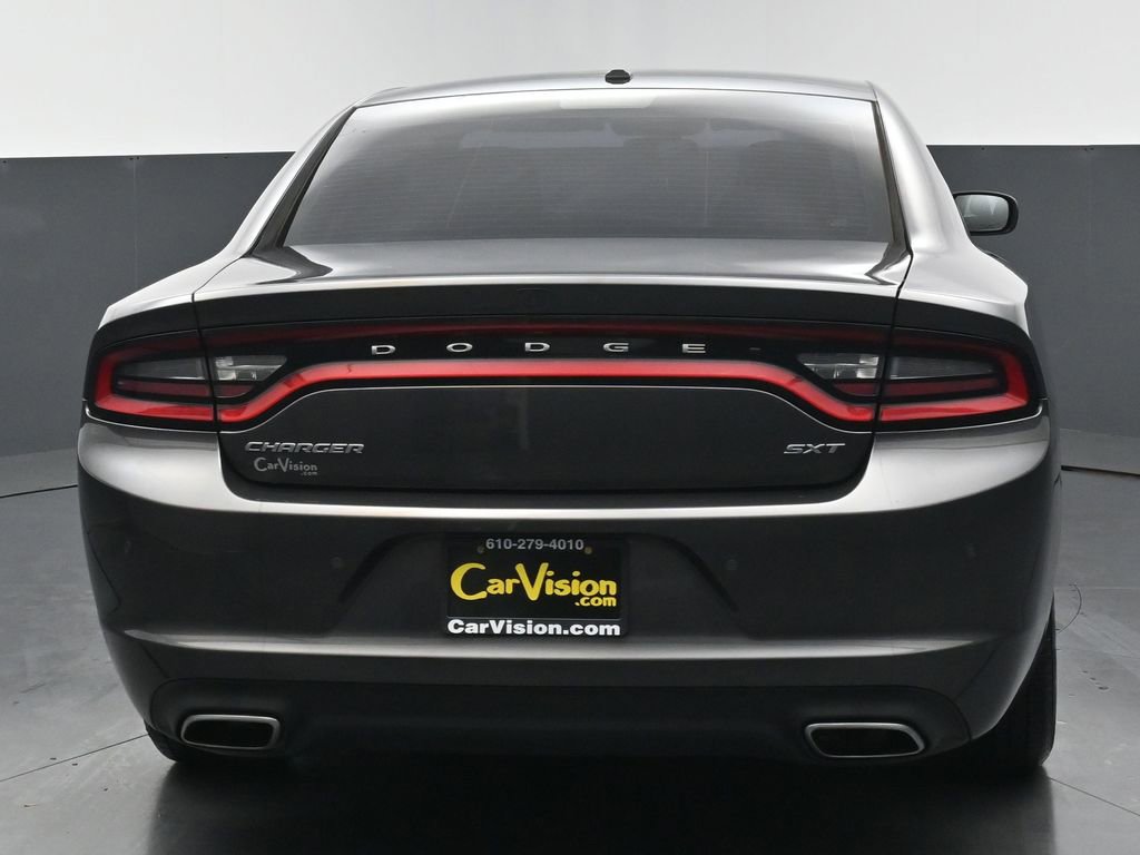 Used 2018 Dodge Charger SXT image 4