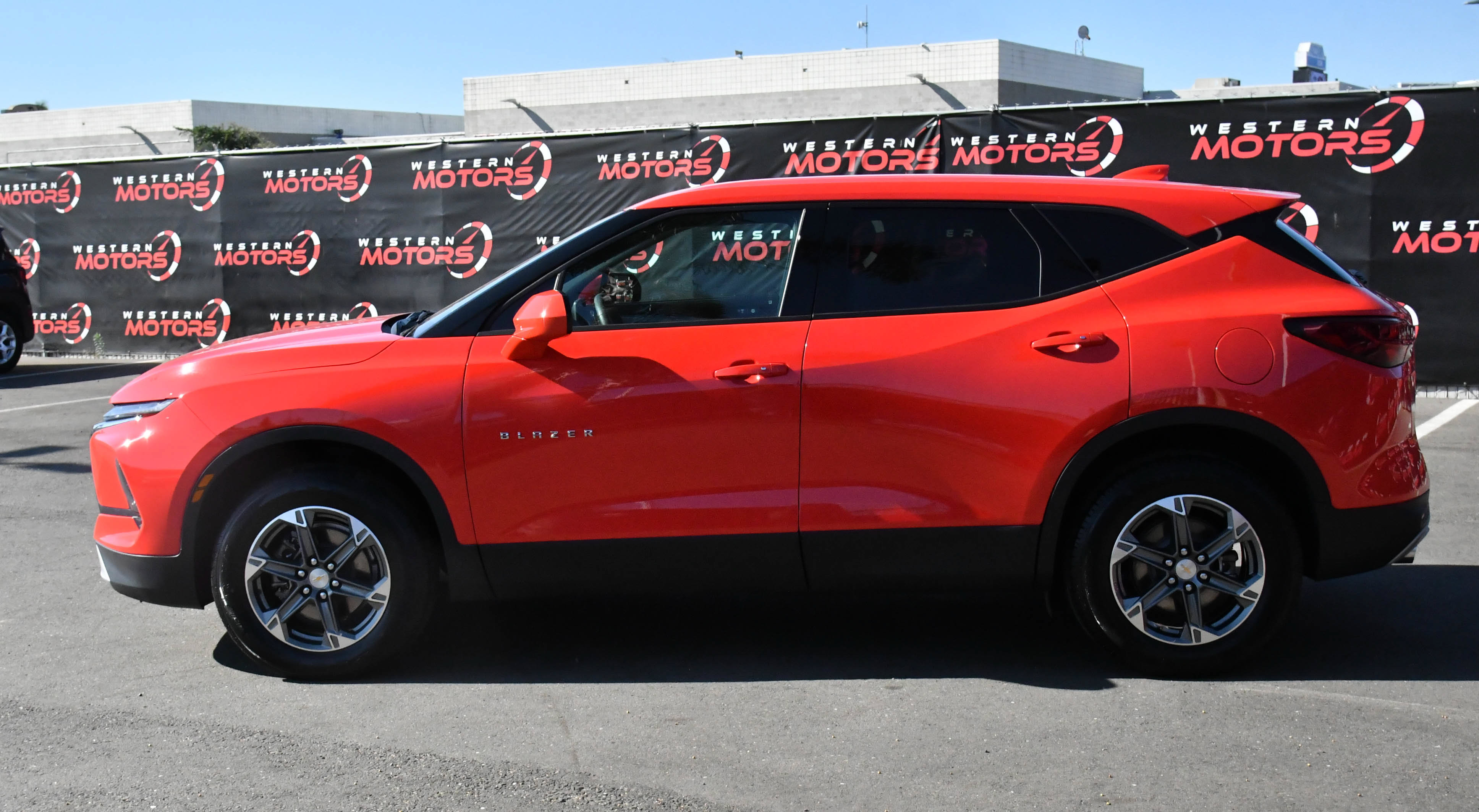 Used 2025 Chevrolet Blazer LT FWD image 4